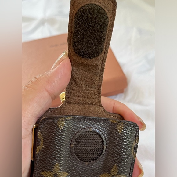 Louis Vuitton Flip Phone Case - Picture 4 of 10